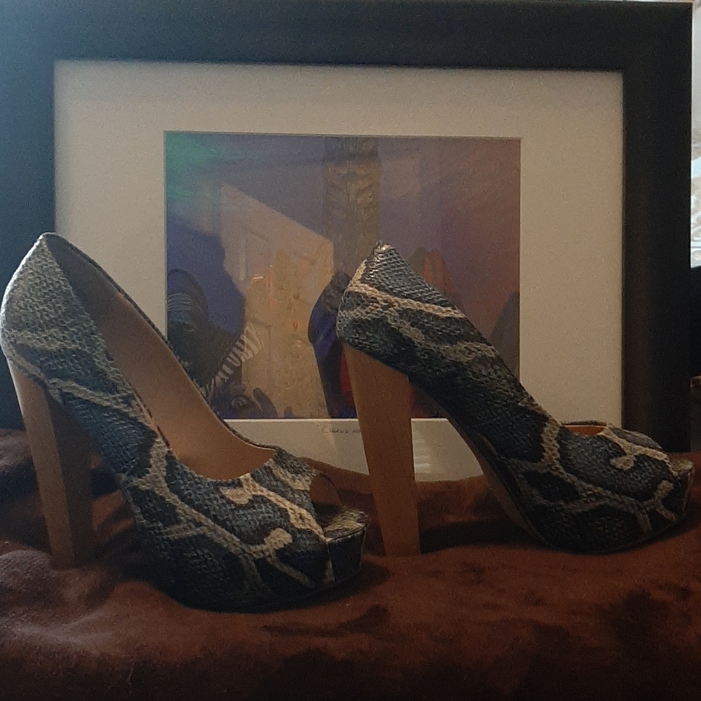 Heels - Picture 2 of 3